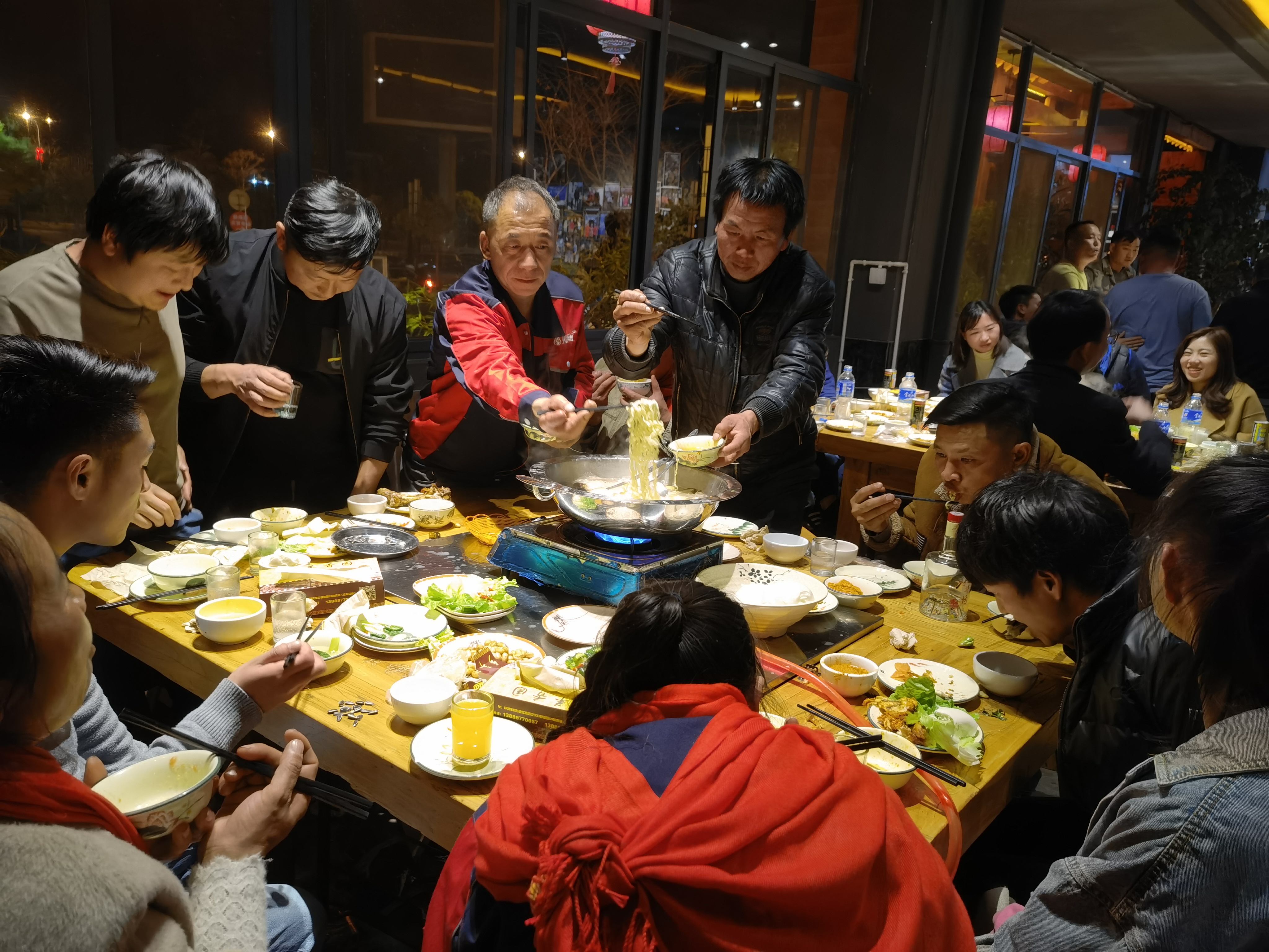 火鹰公司聚餐烤全羊 火锅1.jpg